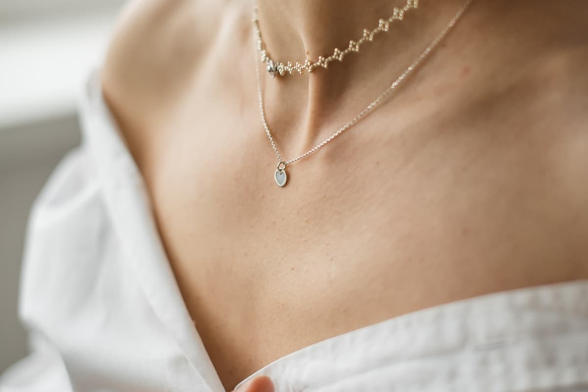 Wedding jewellery styling